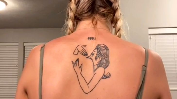 背中に 守護天使 のタトゥーを彫った女性 心が汚れた人から 卑猥だ と言われてしまう Pisr ペンギン議長の海外小ネタ評論